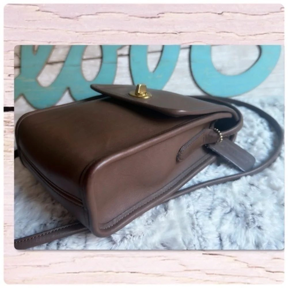 VINTAGE COACH TAUPE BROWN CROSSBODY SCOOTER CROSSBODY BAG
Style 9893 - Picture 5 of 12